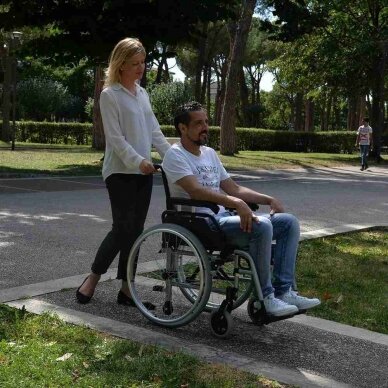 Neįgaliojo vežimėlis "Aura" 3